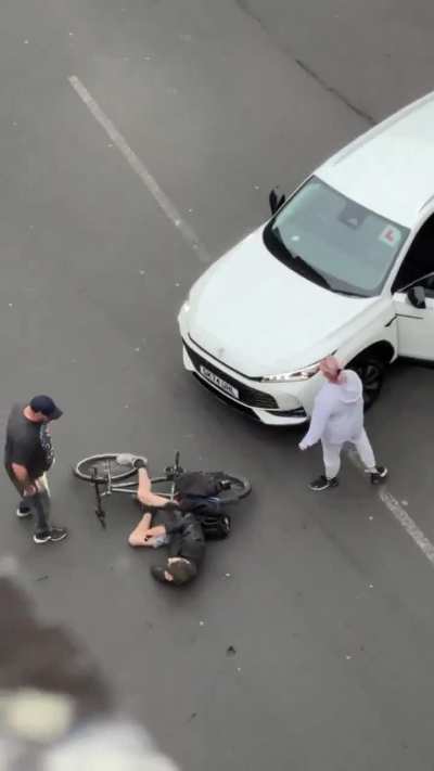 Man slams cycler to the ground