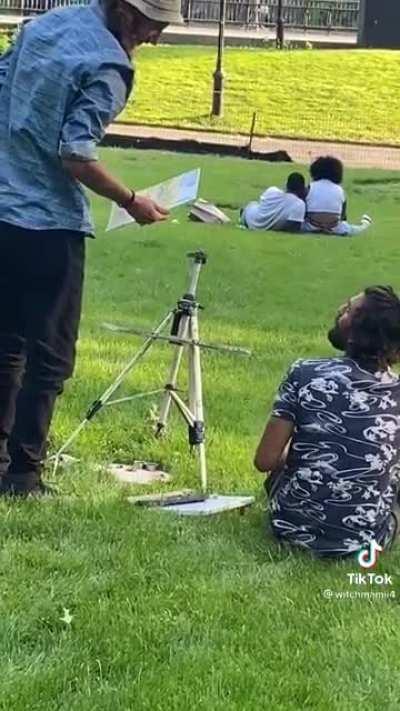 Painting a cute couple in Central Park