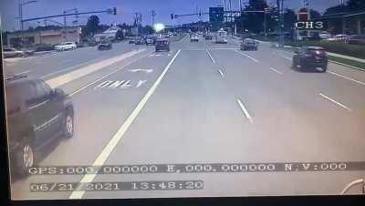 Cop vs truck, who is the idiot?