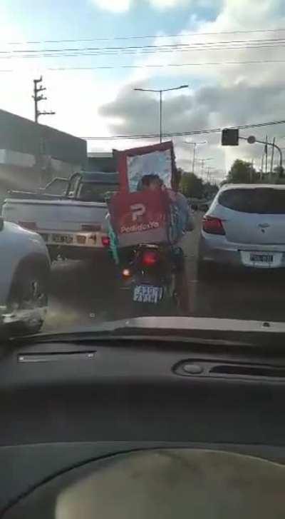 Se juntaron a comer Duggan con Tenembaum y pidieron delivery en Pedidos Ya