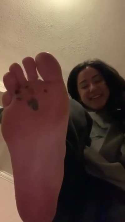 Crush sample from my private collection.300 instagram girls crushing. Message me for purchase