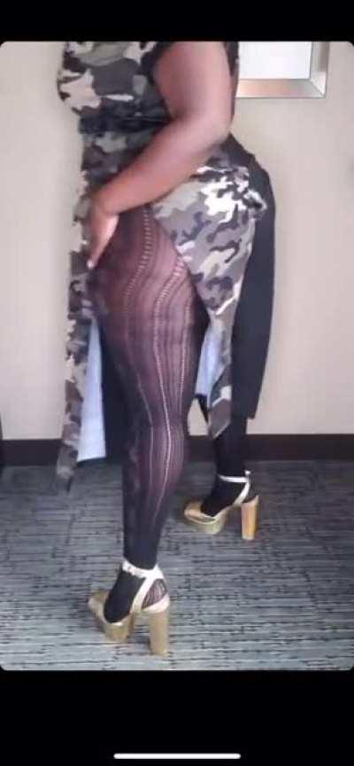 Somebody needs to get her content ASAP her name is shampaine rose on iG