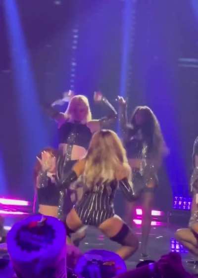 Tinashe Squatting Down Super Low Performing Nasty on Dick Clark’s Rockin New Years - 2025