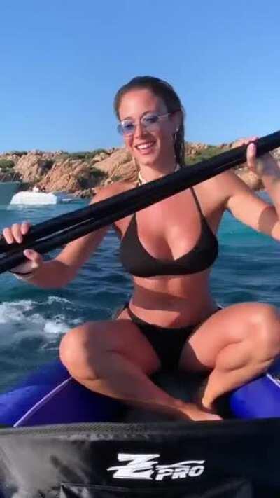 Diletta rowing