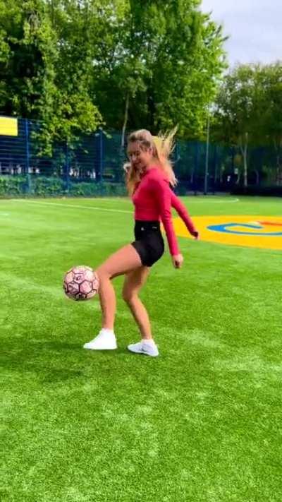 Lia Lewis shows us her agility & ability to control a football