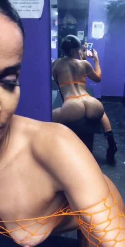 Her ass crazy 😫