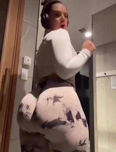 amyrahred (@amyrahred)