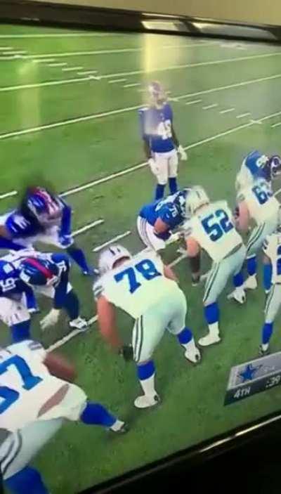 [Highlight] Jaylon Smith goes into victory formation with the Cowboys on their last play