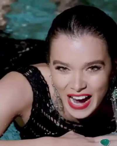 Hailee Cosmopolitan 2021 Behind the Scenes 