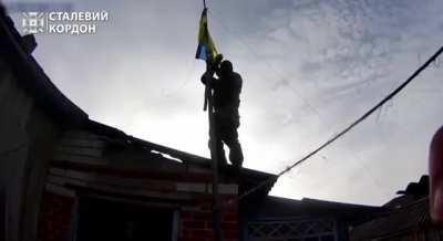 Urainians raised flag in Topoli (village), Kharkiv Oblast (link to the location in comments).