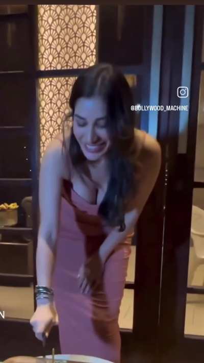 Sophie Chaudhary Cleavage Downblouse Video