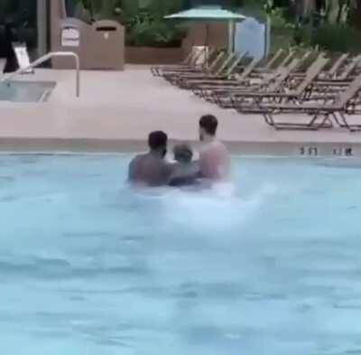 Jaylen Brown and Enes Kanter help their 7’5 teammate Tacko Fall learn how to swim
