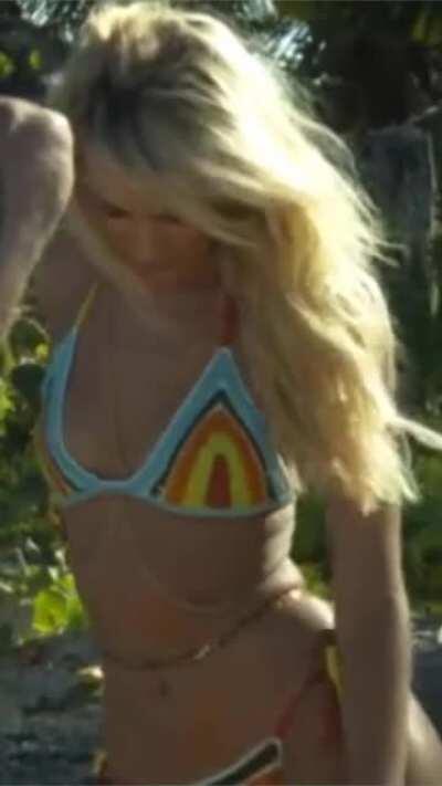 Candice Swanepoel - Vogue 2014 Photoshoot Vertical Edit