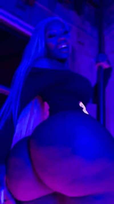 OH GOD 😍🥰❤ I want my Wife to look like her or SZA with BIG BIMBO TITS 😍🥰❤