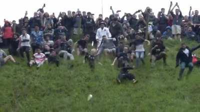 2022 Jubilee Cheese rolling contest