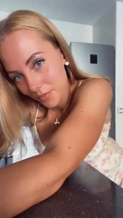 If I made you stop scrolling... hi 👋😊