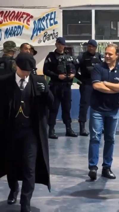 Quando um Peaky Brinde mostra pra PM quem manda!