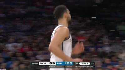 [Highlight] Ben Simmons rises to complete the two handed alley oop jam!