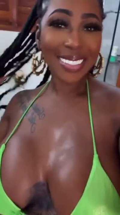 Jamaican Chocolate 🇯🇲🍫🍑🤤😍😻❤️