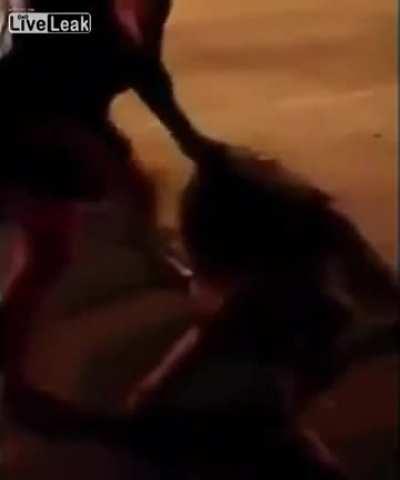 Woman beaten with some vicious knees on the side of the street