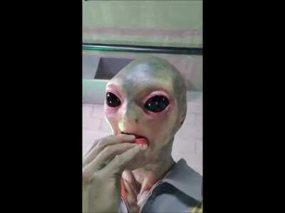Alien de dentadura😨