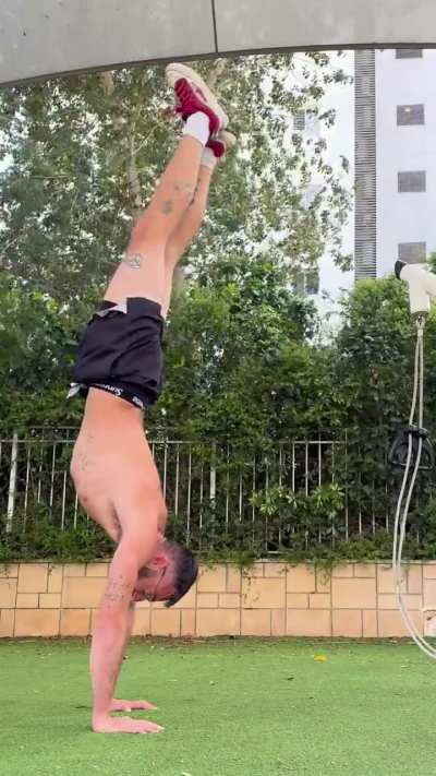 First ever handstand, a 6 sec hold