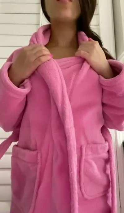 Petite & perky. Am I fuckable?