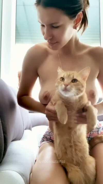 They say that two things are most loved on Reddit: they are boobs and cats).☺️😻 Well, let's check it out!)😜