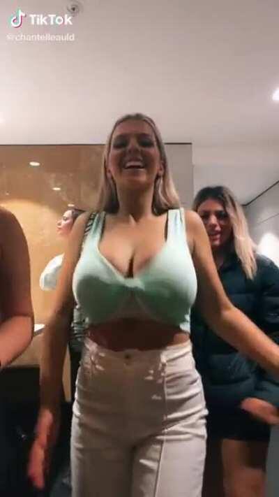 Tought you guys might like her too 😉