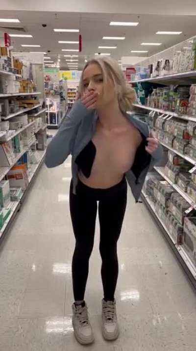 Would you date a 2004 flasher? 🙈