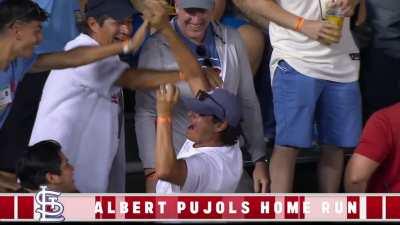 Pujols hits his 693rd career home run to put the Cardinals ahead!