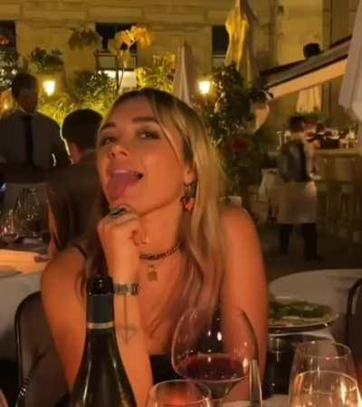 Would put Florence Pugh's cute little tongue to good use. 😏