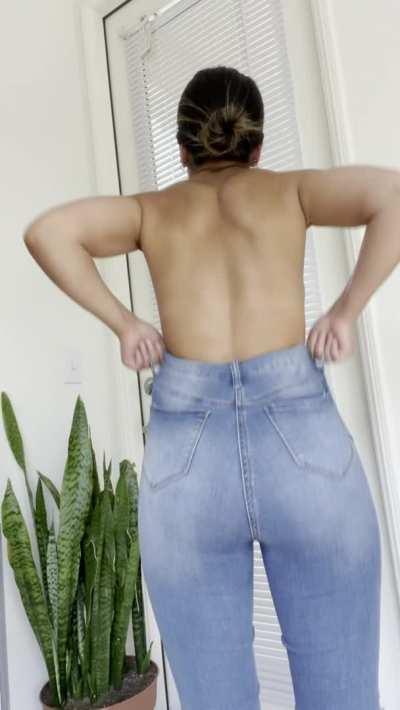 Onlyfans is $4.99 rn 🍑💦