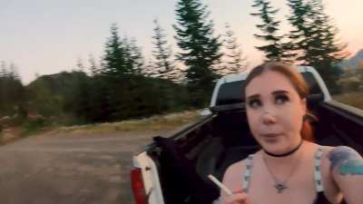 Eat me out while I smoke 😊