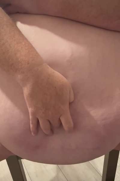 Give it a squeeze and mount me🔥🍆