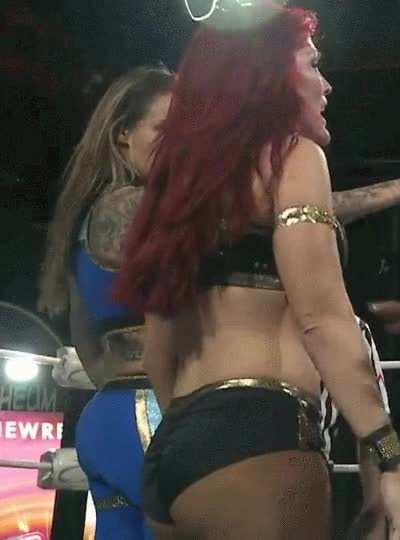Ivelisse's booty on point [6 MIC]