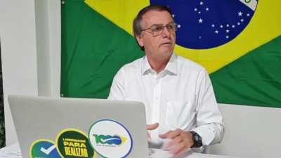 Durante intervalo na Jovem Pan a equipe Bolsonaro continuou com sua live no Facebook. Nela presidente cita sapato 43 com dinheiro e pergunta: 