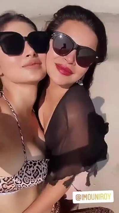 hottie mouni roy