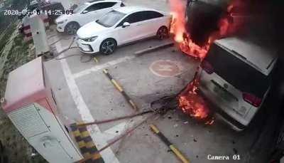Electric van catches fire while charging - 5/8/2020