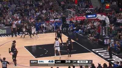 [Highlight] Kyrie hits a 3 from deep to force a Clippers timeout