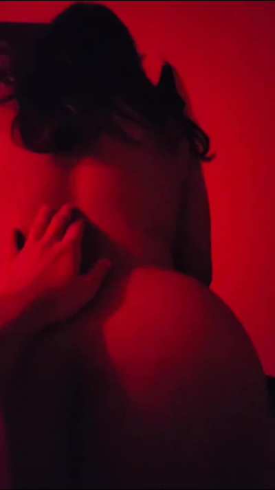 Slow ride in red, feeling the back through her hair.....A calm trippy cum it'll be