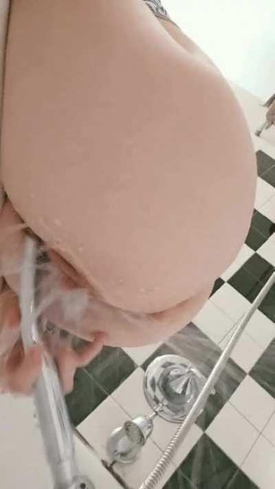 It's my cake day, I want a big party so everyone can eat my cake!!