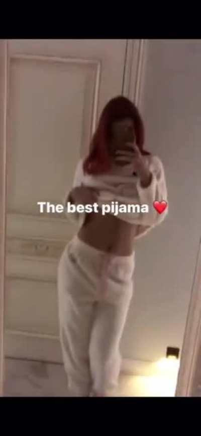 Teasing in pijamas