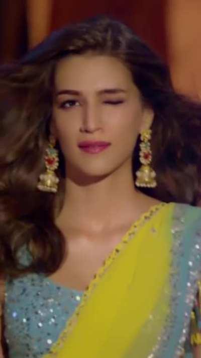 Kirti Sanon wink compilation