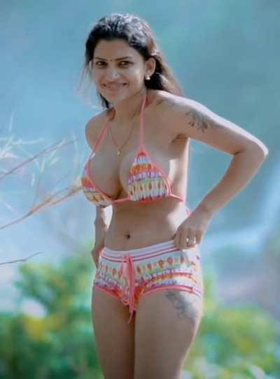 Resmi Nair flaunting her globes [Join: r/TheBollywoodMilfs]