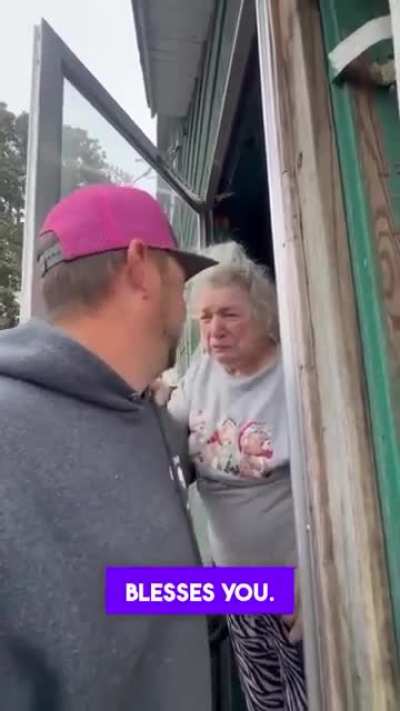 An 85 year widow called a tree removal company and begs for firewood to keep her place warm. Paul Brittain, the owner, delivered the firewood for free, fixed her car, her roof, and her heating/AC unit ALL FREE of charge and raised $20,000 for her for Chri