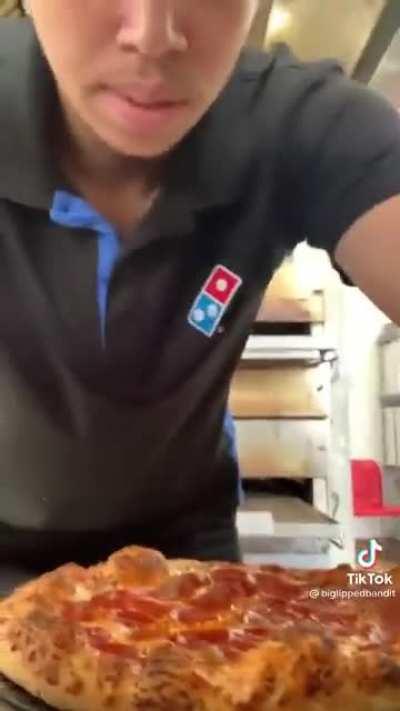 How to correctly cut a pizza.