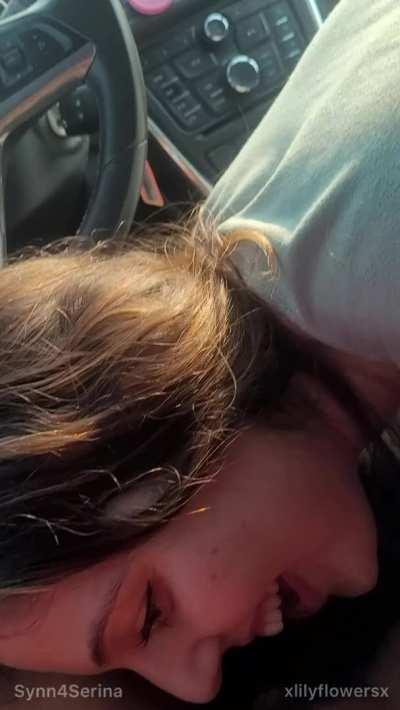 Eating pussy in a parked car [f]