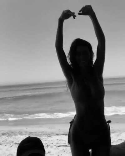 Dancing with a friend (2/2)