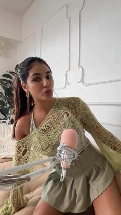 Kisses from missy on the knees 